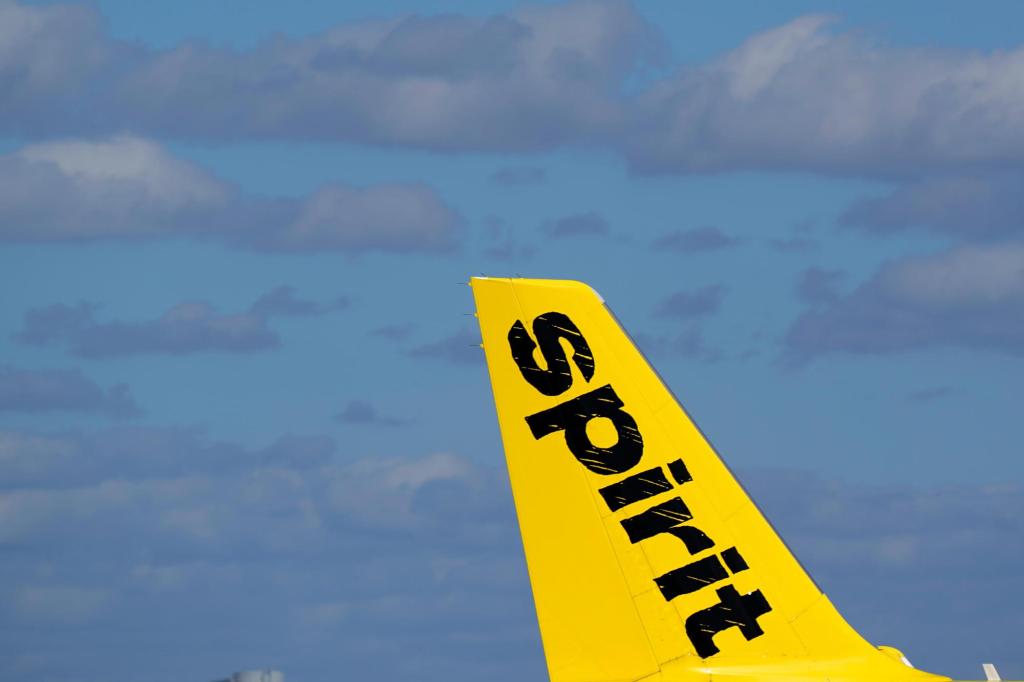 Trump says he’s still considering a taxpayer-funded deal to bail out Spirit Airlines – Chicago Tribune