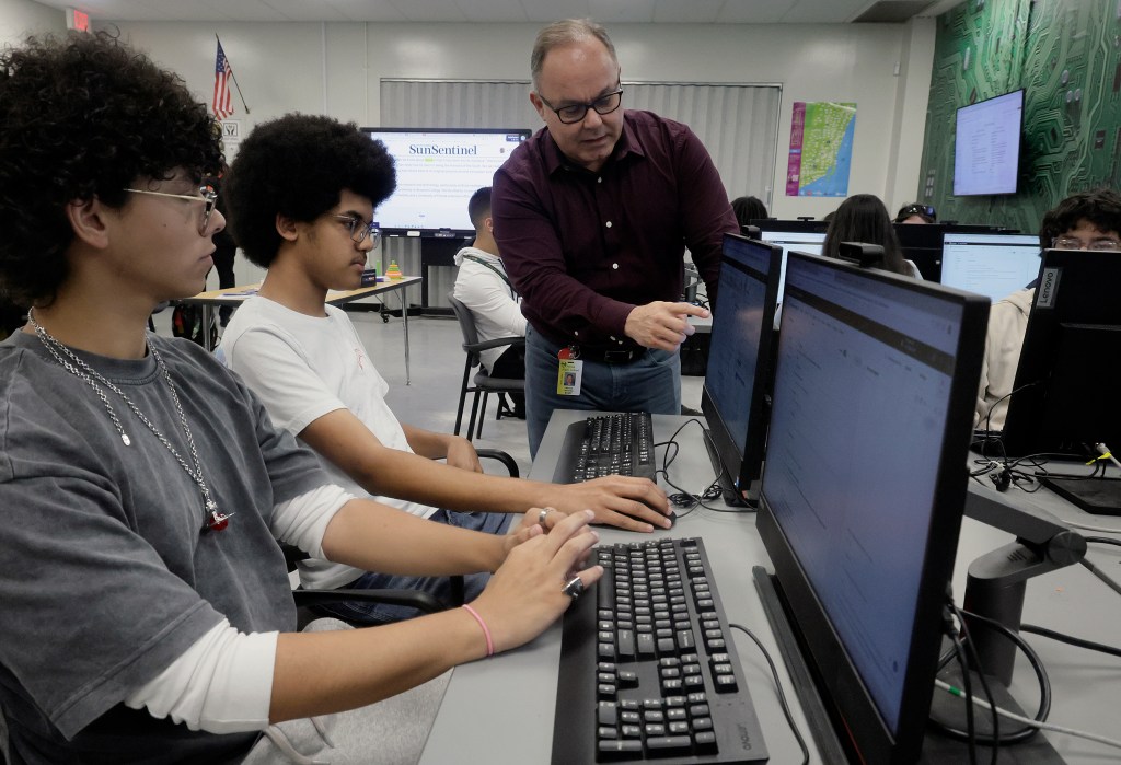 Broward schools create teen AI experts to keep kids engaged in learning