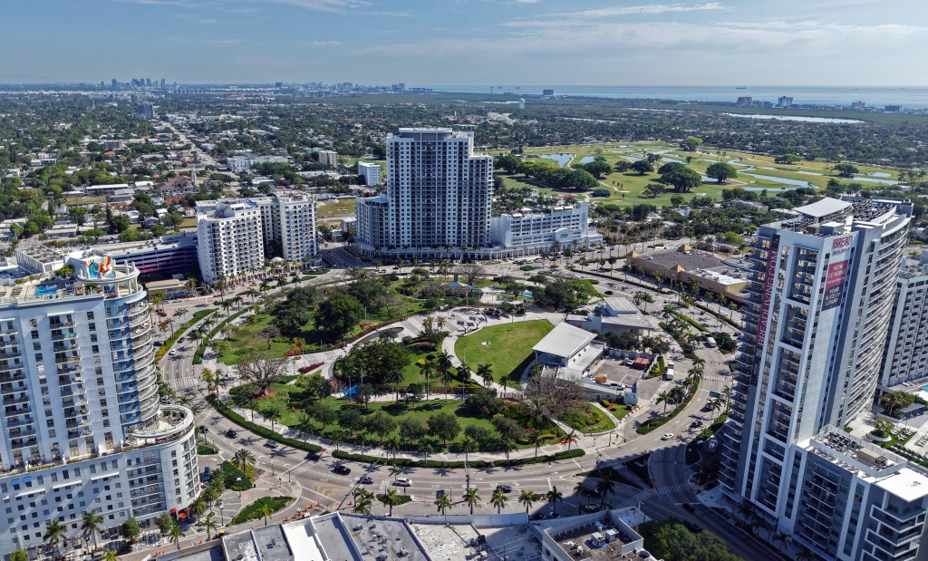 25,100 apartments on Federal Highway