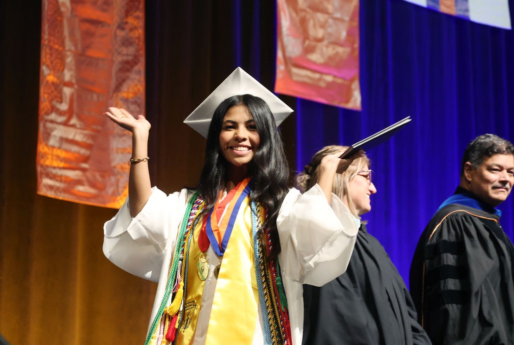 Pictures: West Orange High Commencement at UCF – Orlando Sentinel