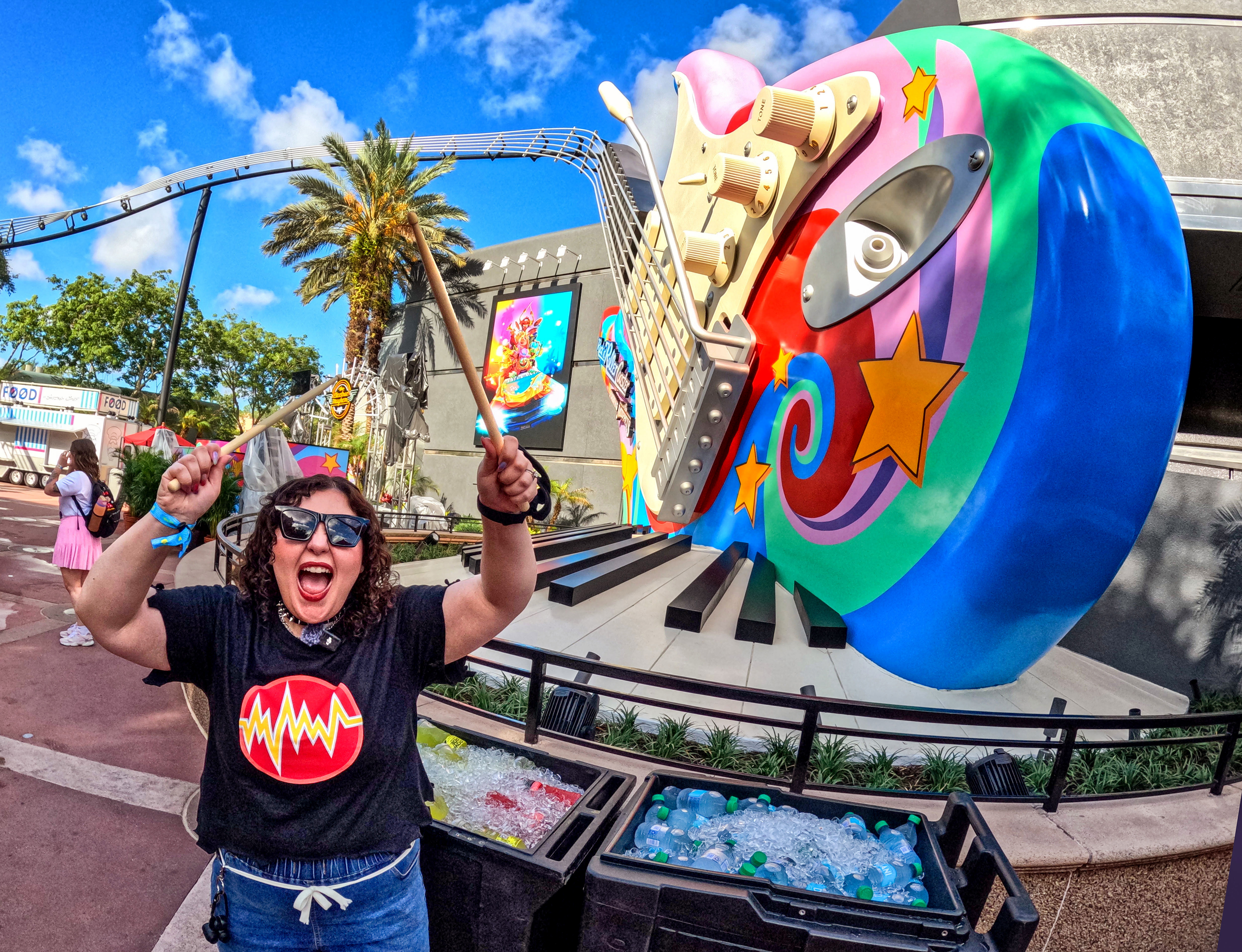 Superfan Demi âMagical Hijinxâ mimics The Muppetâs âThe Electric Mayhemâ...