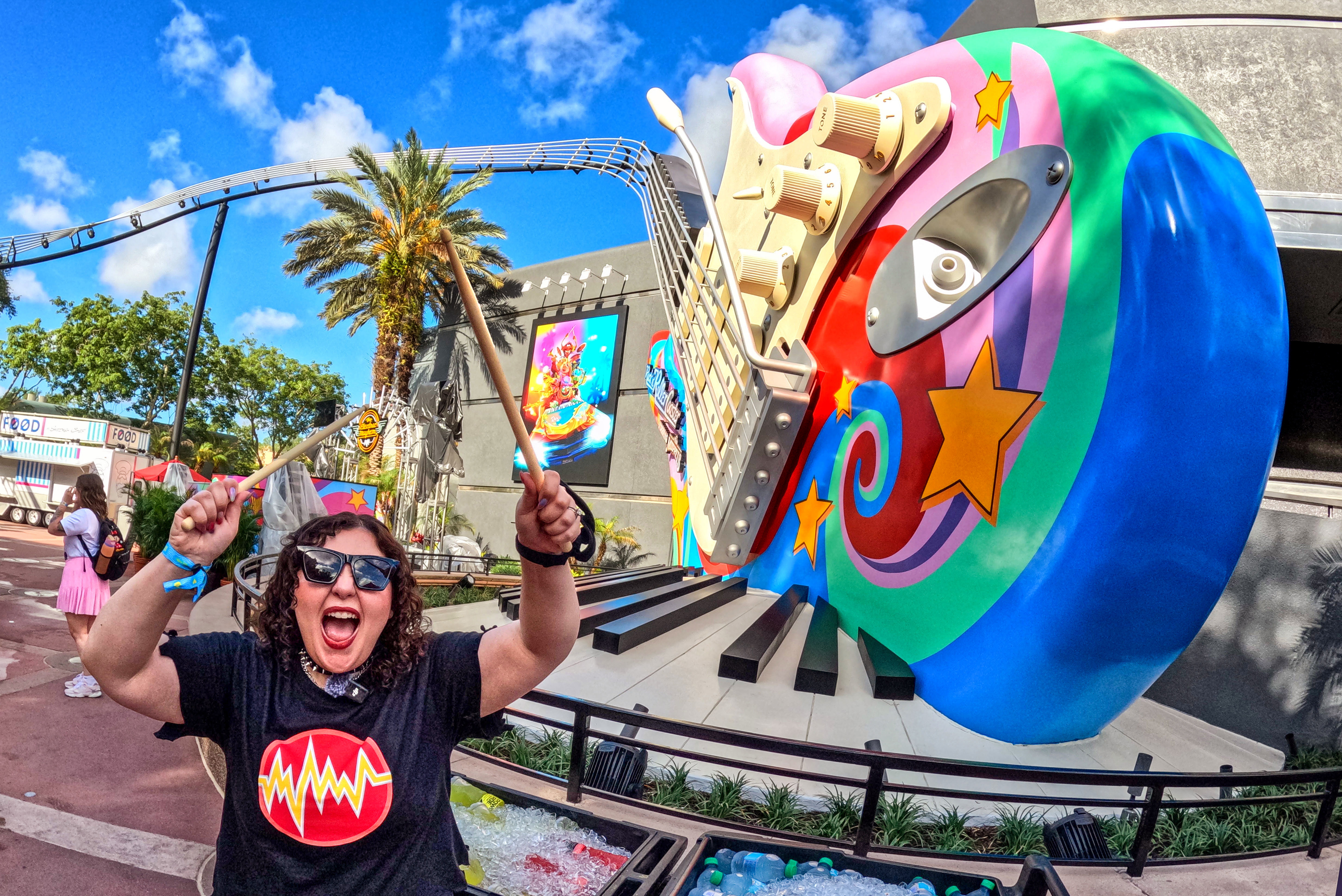 Superfan Demi âMagical Hijinxâ mimics The Muppetâs âThe Electric Mayhemâ...