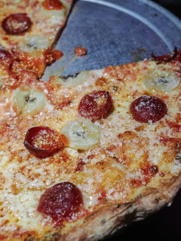 Perla's Pizza's "It's Bananas!" And yes, there are bananas on it. I'm not mad about it, either. (Photo courtesy Lisa Wilk/TasteCookSip.com)