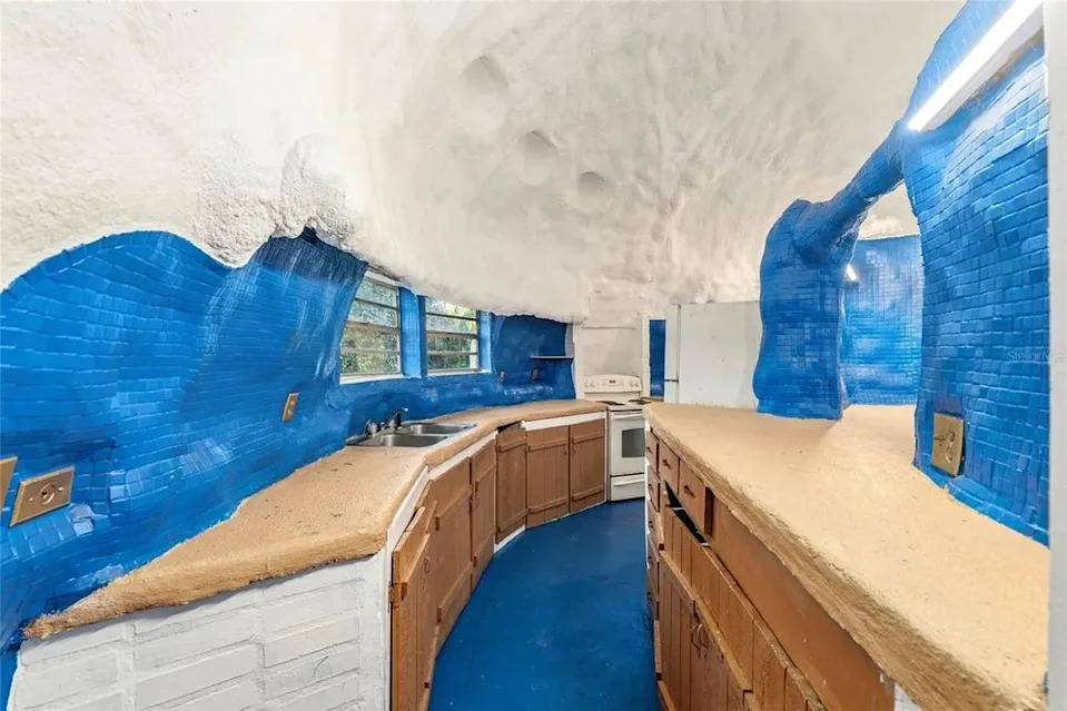 Foam dome home for sale in Florida for $249,000.