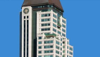 200 Central Avenue office tower in downtown St. Pete has a new owner