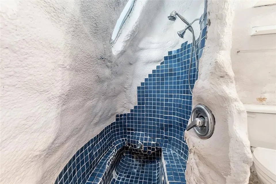 Foam dome home for sale in Florida for $249,000.