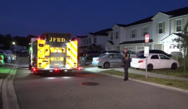 Officers shoot, kill man who pointed gun at them after he kicked down doors to random homes on Southside, JSO says