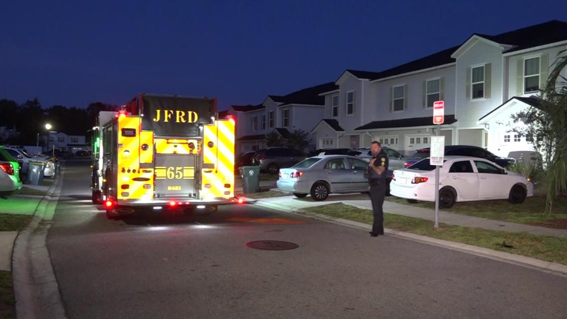 Officers shoot, kill man who pointed gun at them after he kicked down doors to random homes on Southside, JSO says