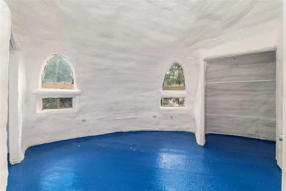 Foam dome home for sale in Florida for $249,000.