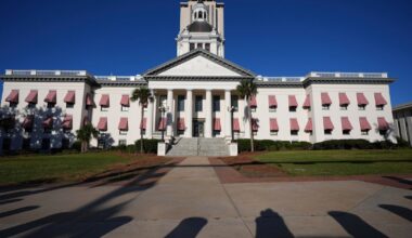 Florida lawmakers seal deals on worker pay, emergency funding