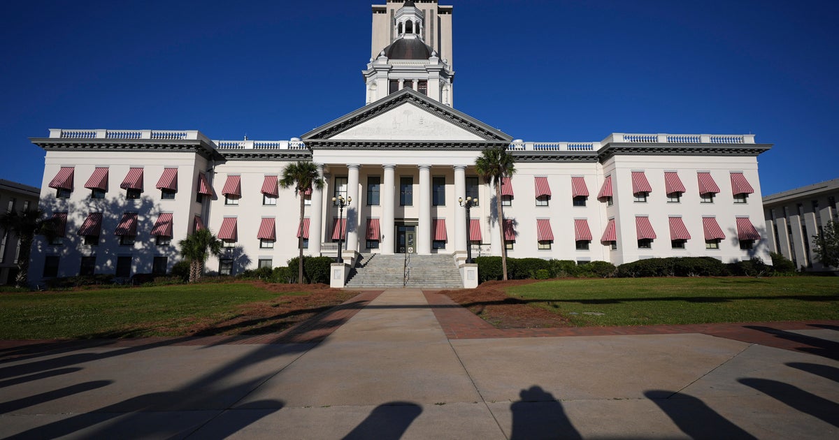 Florida lawmakers seal deals on worker pay, emergency funding