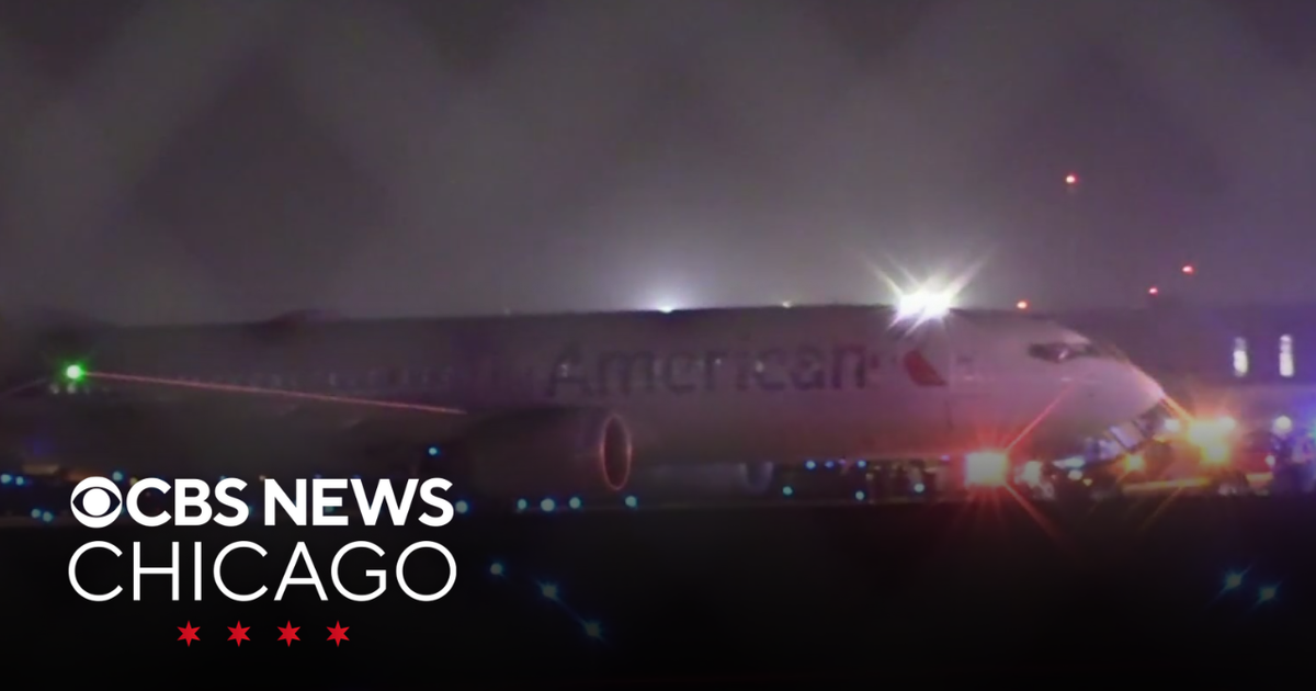 American Airlines flight from Miami lands in Chicago with two flat tires