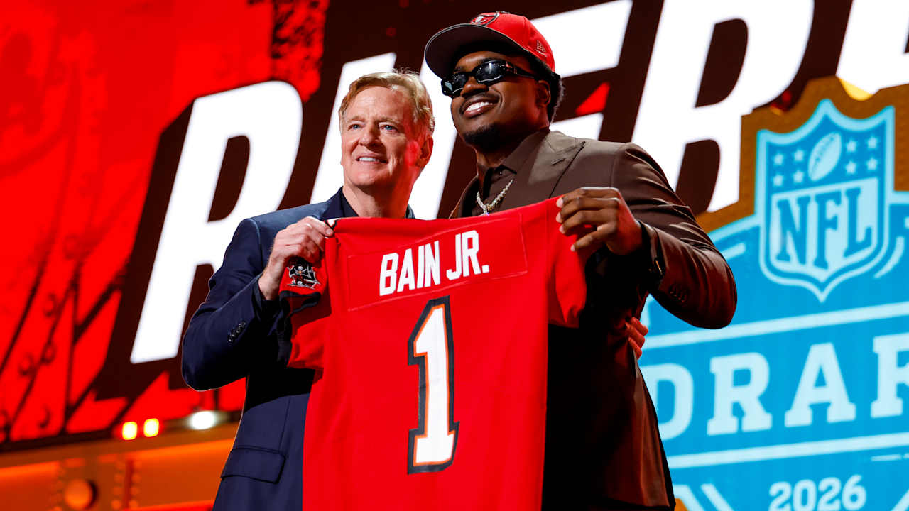 Buccaneers’ asst. coach Larry Foote sets high hopes for Rueben Bain: ‘He’s going to be a star’