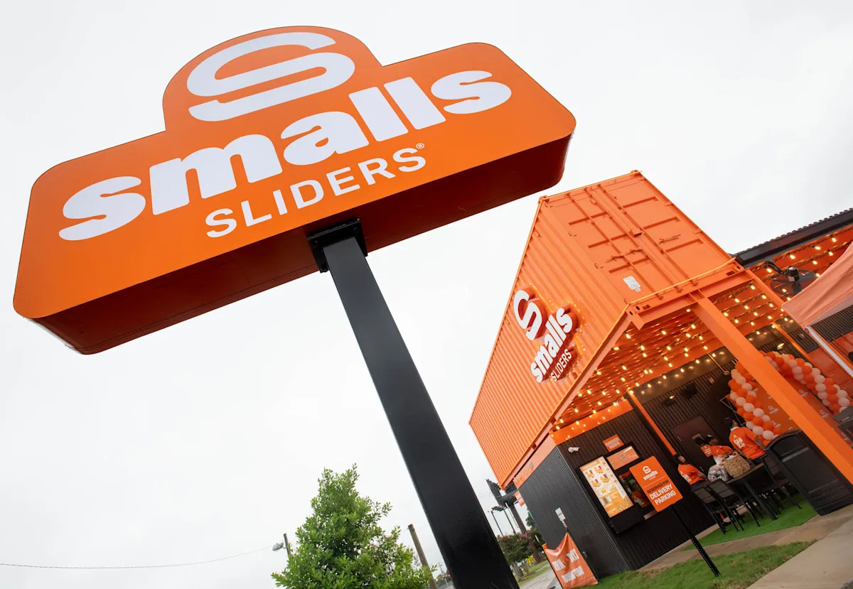 Smalls Sliders opens first Jacksonville-area restaurant in St. Johns