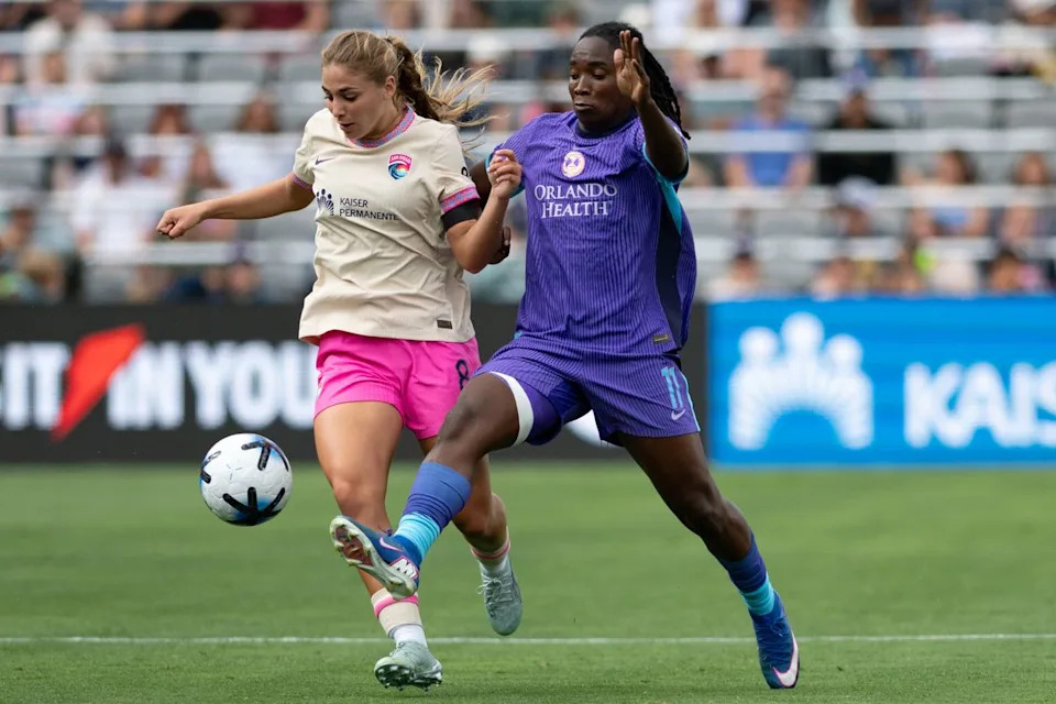 San Diego Wave midfielder Kimmi Ascanio (8) battles for possession during an NWSL match between Orlando Pride SC and San Diego Wave FC on Sunday, May 24, 2026 at Snapdragon Stadium in San Diego Calif.