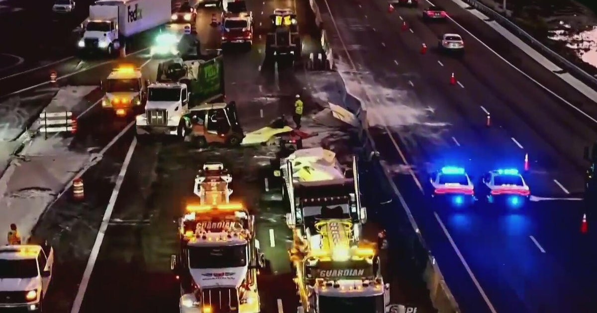 Crash closes southbound lanes of Sawgrass Expressway in Broward