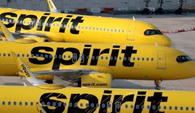 Spirit Airlines shutdown leaves South Florida workers devastated, scrambling for jobs