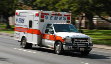 Teen killed after losing control of car and crashing into tree, St. Pete police say
