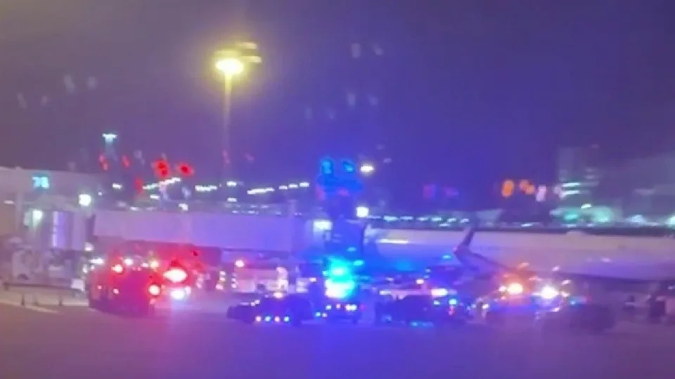 <div>Authorities investigate one dead after aircraft tug vs. jet bridge crash at Orlando International Airport on May 7, 2026. (Source: Scott Endsley).</div>