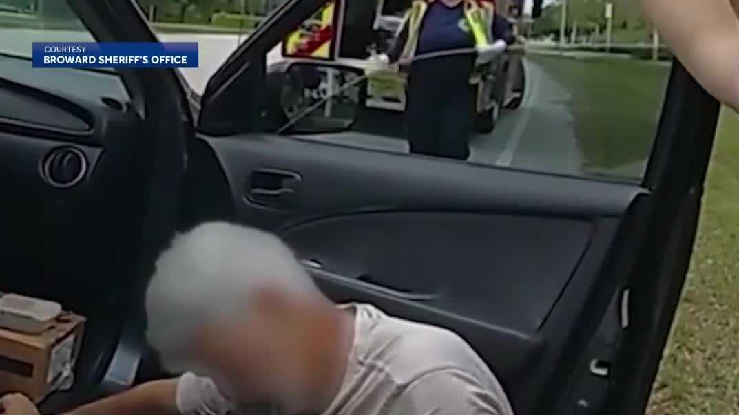 Florida students help save a man’s life during a tire change