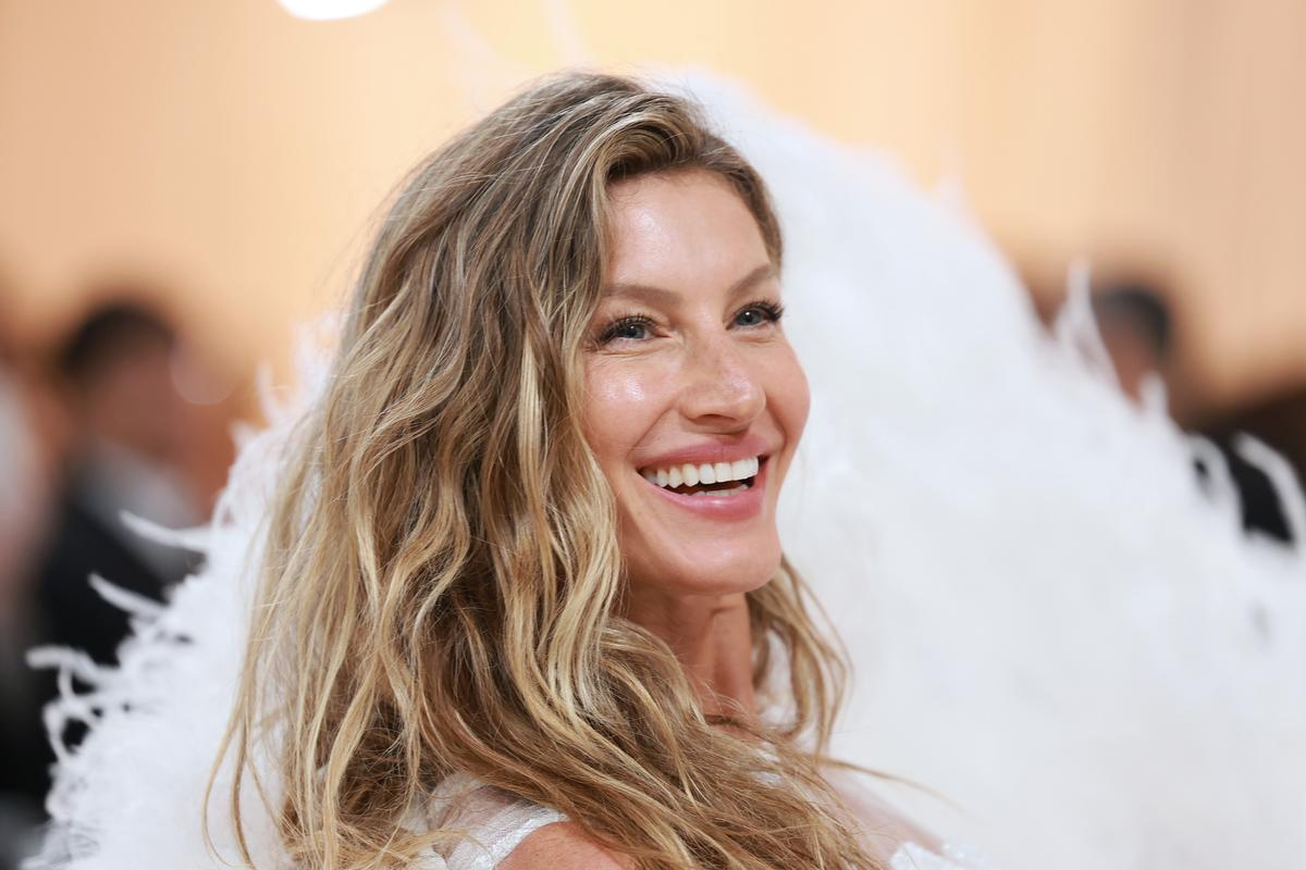 Gisele Bundchen attends The 2023 Met Gala Celebrating "Karl Lagerfeld: A Line Of Beauty" at The Metropolitan Museum of Art on May 1, 2023 in New York City. 