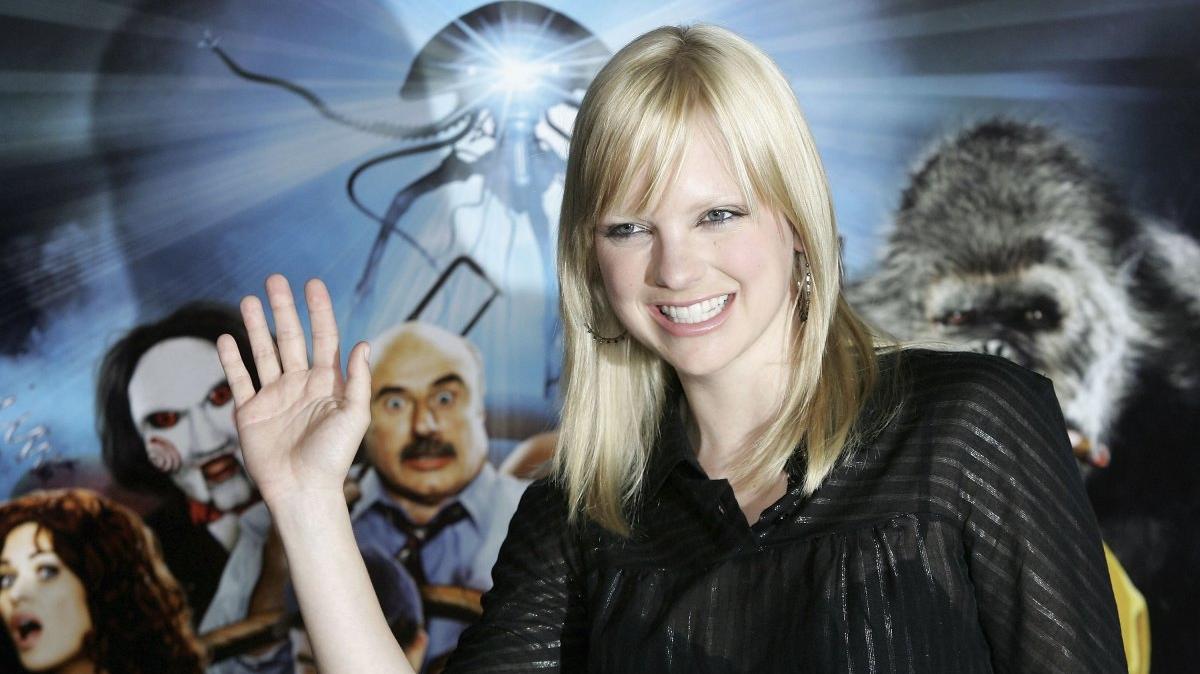 BERLIN - APRIL 18: Actress Anna Faris attends the photocall to BERLIN - APRIL 18: Actress Anna Faris attends the photocall to "Scary Movie 4" on April 18, 2006 in Berlin, Germany.