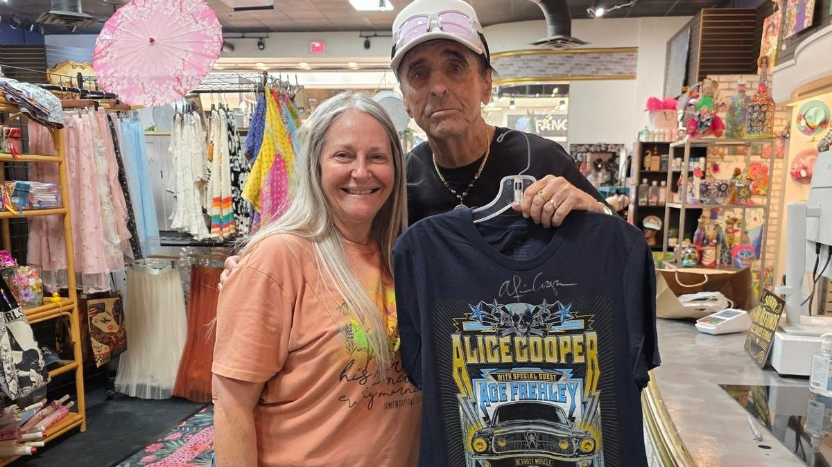 Alice Cooper Visits Southwest Florida Shops and Restaurants During Tour
