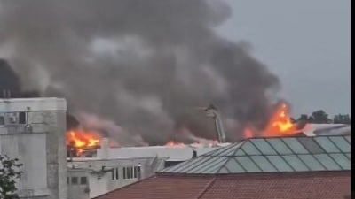 Massive fire at USF St. Petersburg Marine Science Lab leads to total loss of structure. (X@nvintel)