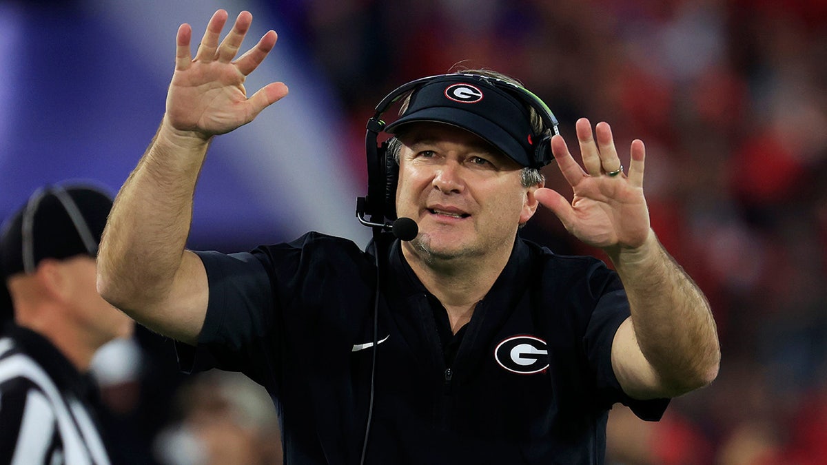 Kirby Smart speaking to students section during football game at EverBank Stadium