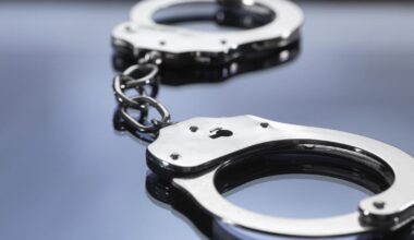 Florida man accused of leaving 5-year-old at resort beach while he got drunk at bar, sheriff's office says
