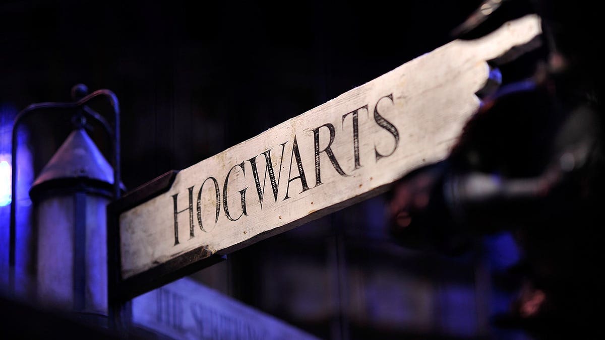 Hogwarts sign