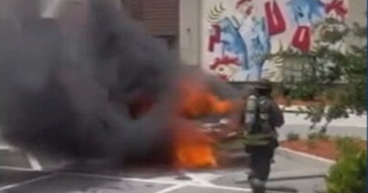 Car fire at Orlando PDQ Chicken, no injuries reported