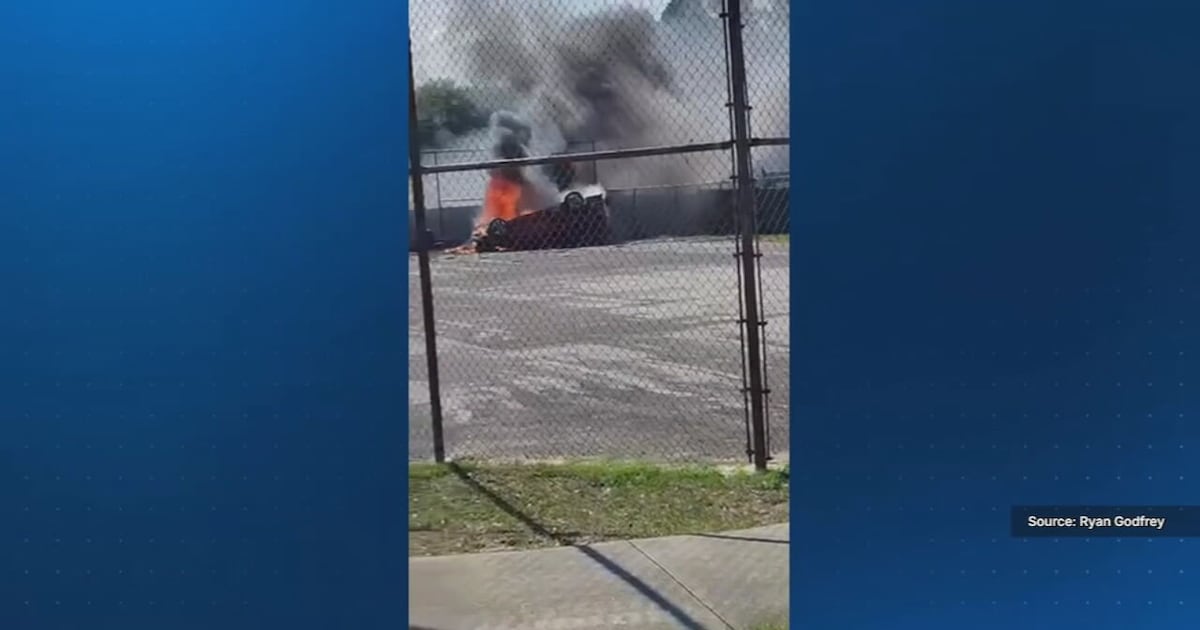 Driver hospitalized after high-speed crash in Orlando
