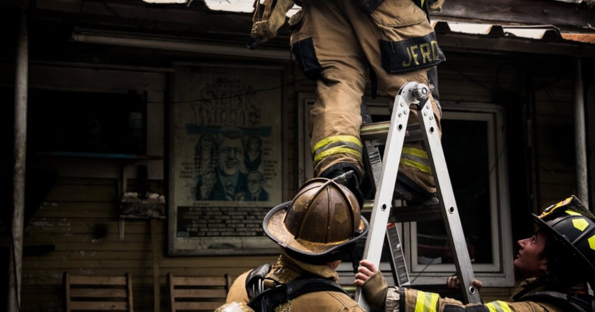 Commercial fire in Pine Forest area affects nearby home, JFRD says – Action News Jax