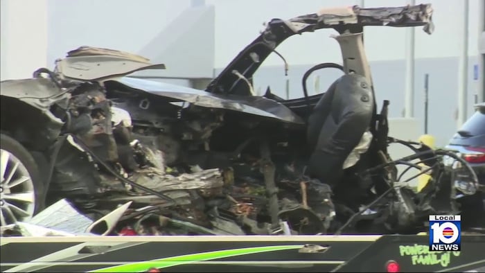 Driver dies after crashing car into tree in Doral