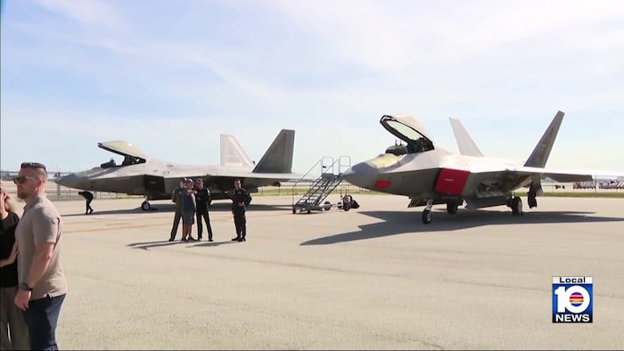 F-22 Raptor steals the show at Fort Lauderdale Beach Air Dot Show