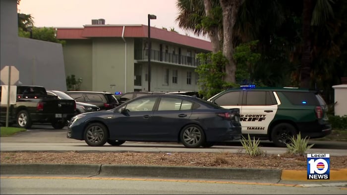Deputy shooting follows hourslong standoff with armed, barricaded man in Oakland Park