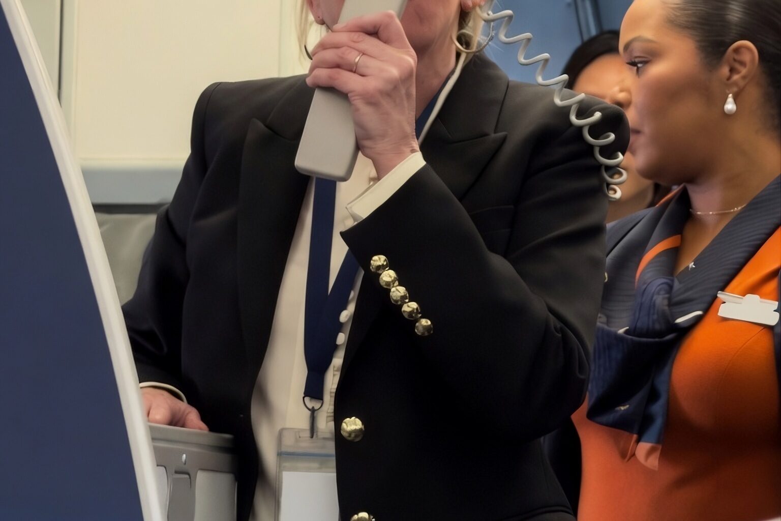 JetBlue CEO Plays Seat Bingo On Fort Lauderdale Flight — Middle Seats Win Free Tickets