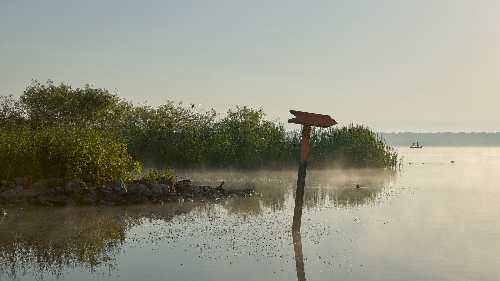 Between Tampa And Gainesville Is Florida's Lakeside Wildlife Refuge With Trails And Fishing