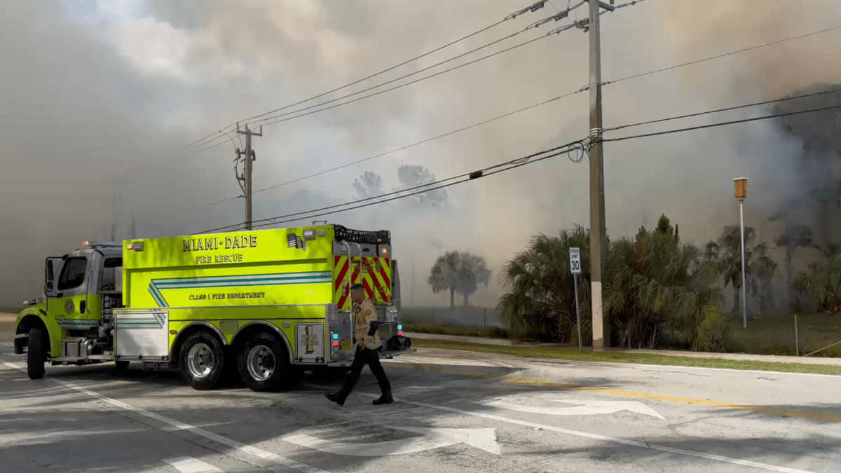 Fast-moving brush fire prompts road closures in Miami-Dade – NBC 6 South Florida