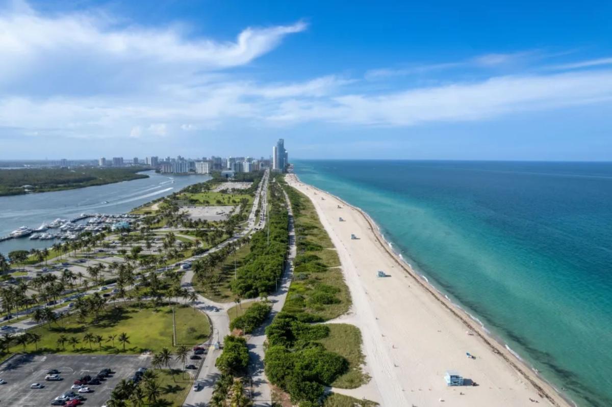 Popular Miami's Haulover Sandbar rocked by apparent boat explosion, 15 people rushed to hospital