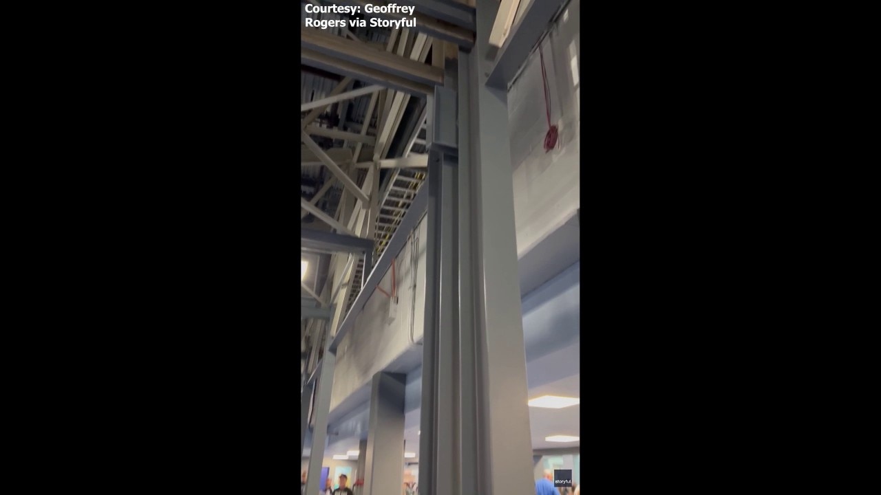 Fans alarmed by 'shaking columns' at the Trop