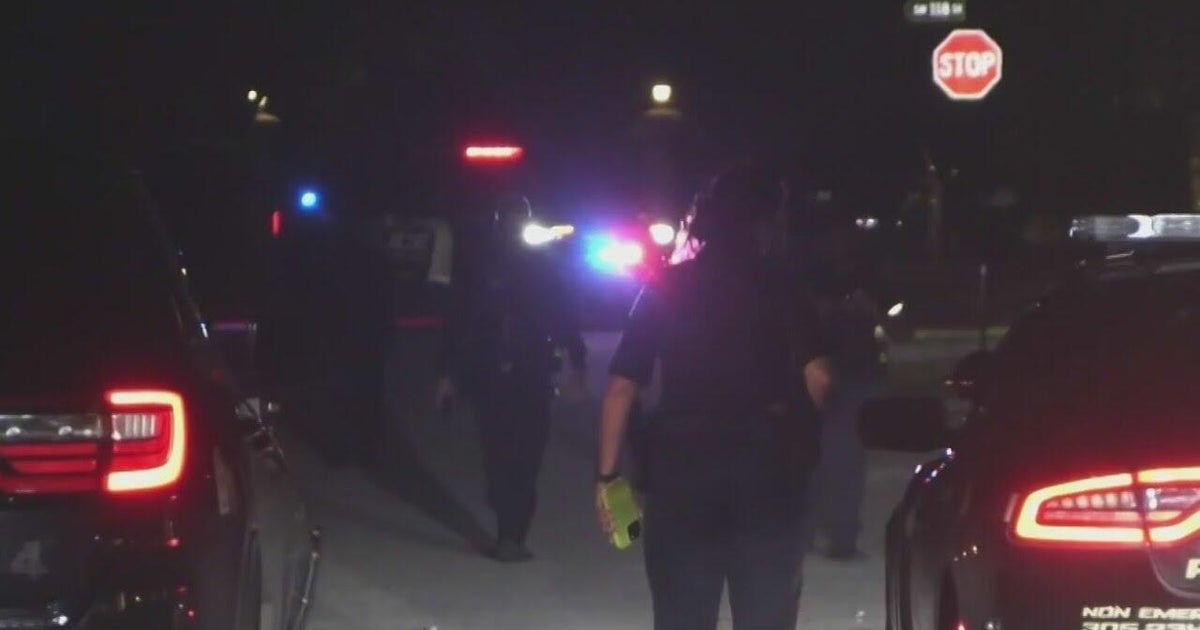 Overnight car burglary, chase under investigation in Pinecrest, police say
