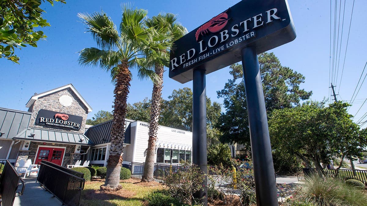 The exterior of the Tallahassee Red Lobster.