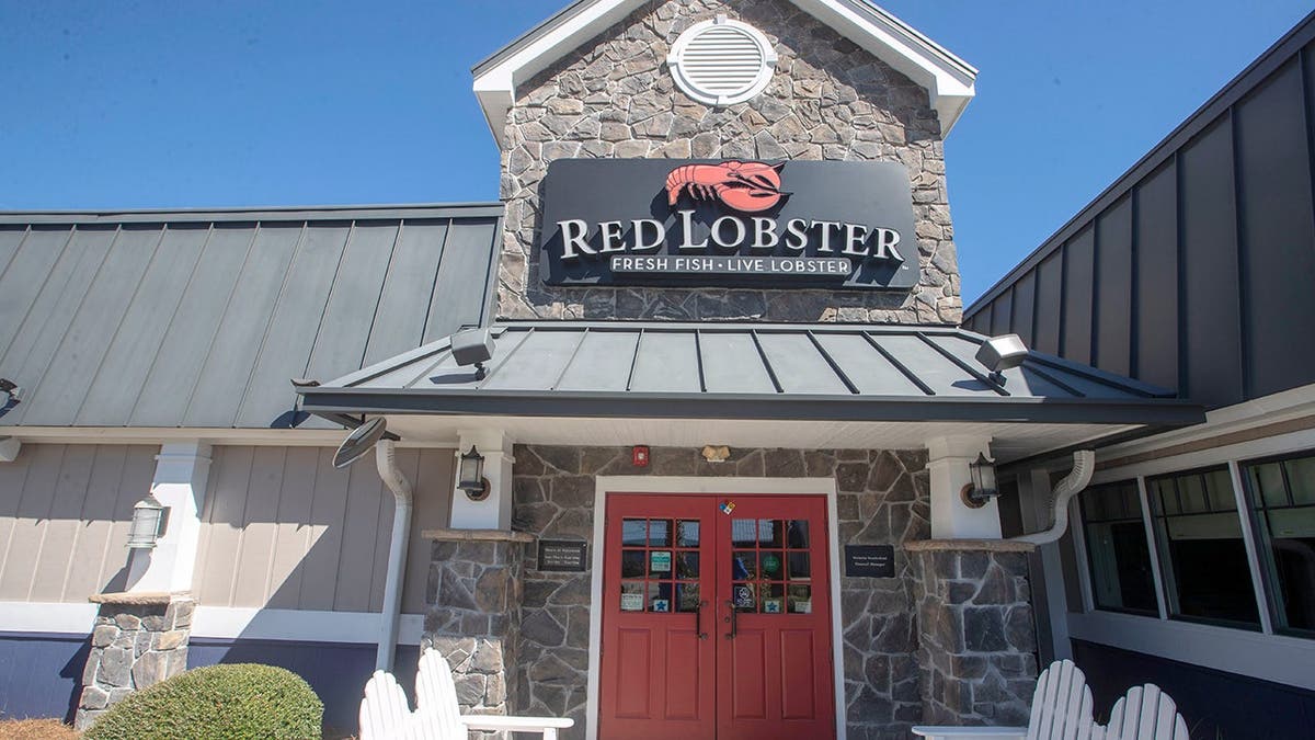 The exterior of the Red Lobster in Tallahassee.