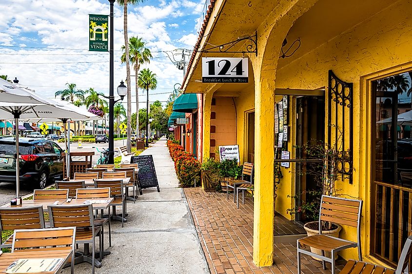 Street view in downtown Venice, Florida