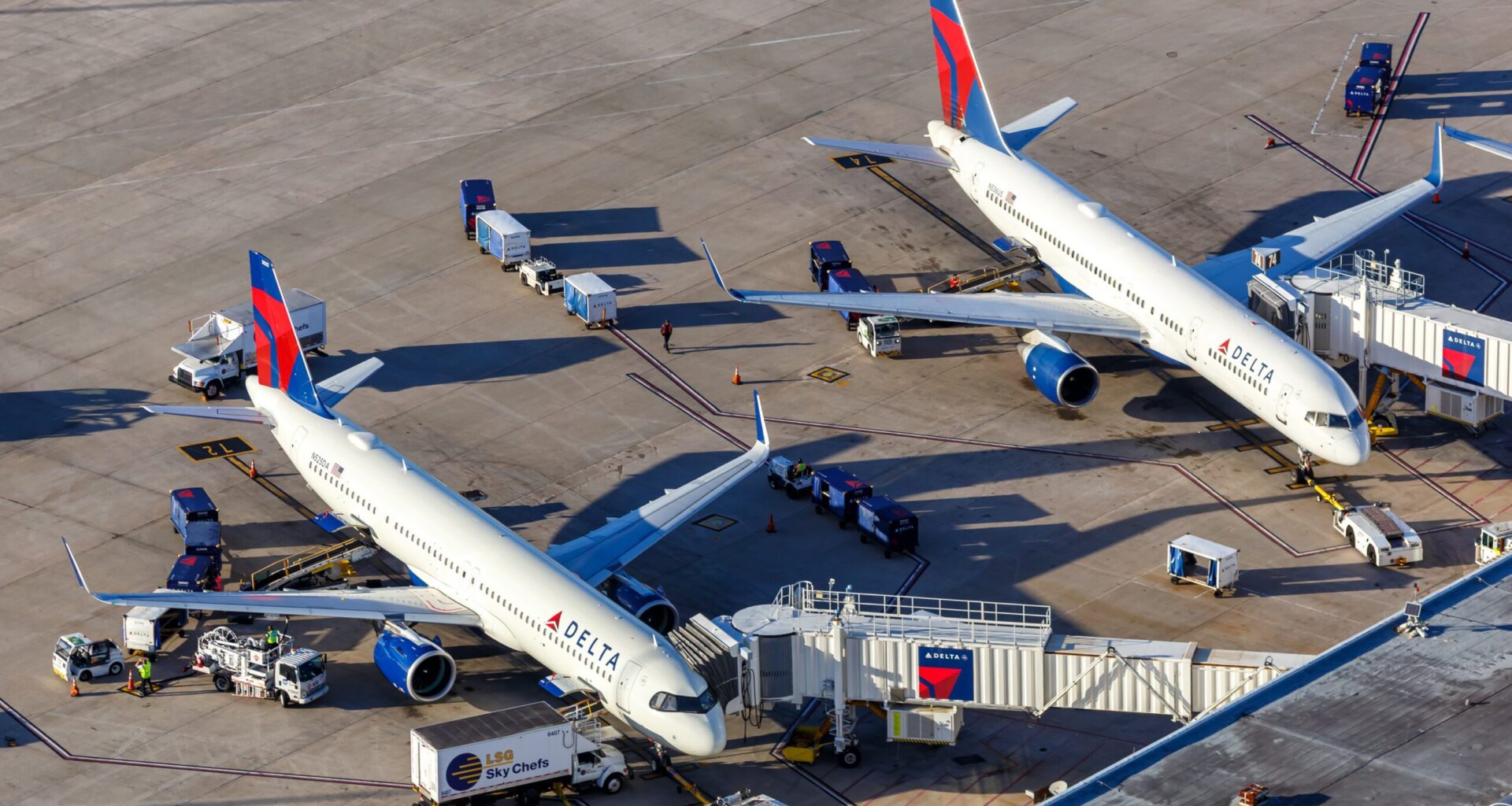 Delta Air Lines Employee Dies in Tragic Accident at Orlando International Airport After Tug Crashes into Jetbridge