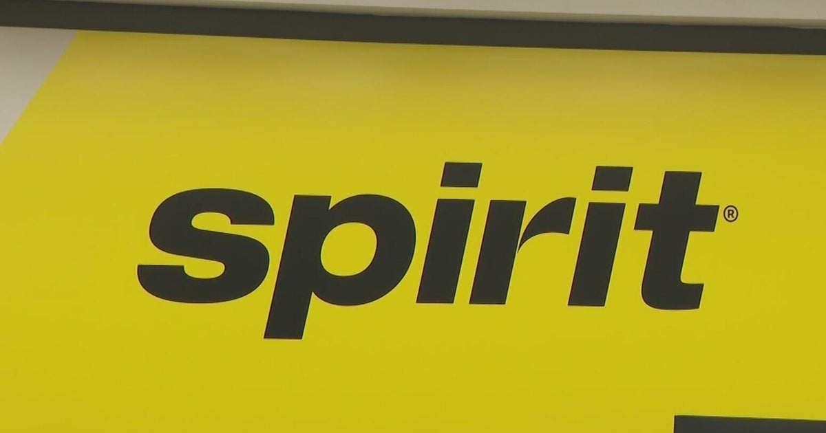 South Florida airport passengers looking for other ways home as Spirit Airlines shuts down after 34 years