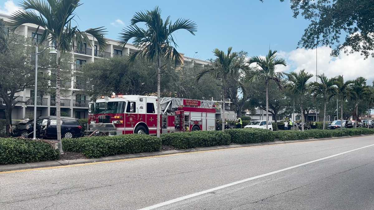 2 seriously injured after car catches fire following crash in Cape Coral