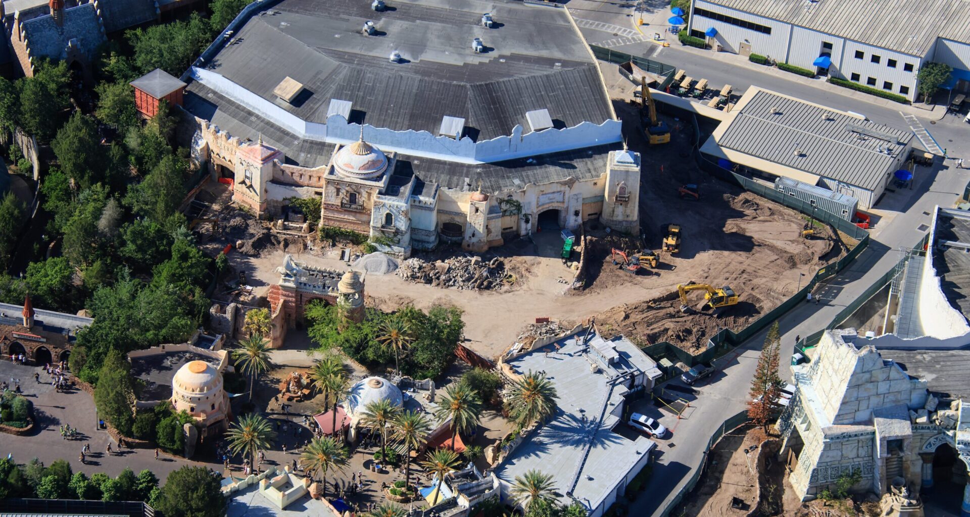Columns & Arches Theming Removed from Lost Continent at Universal Islands of Adventure